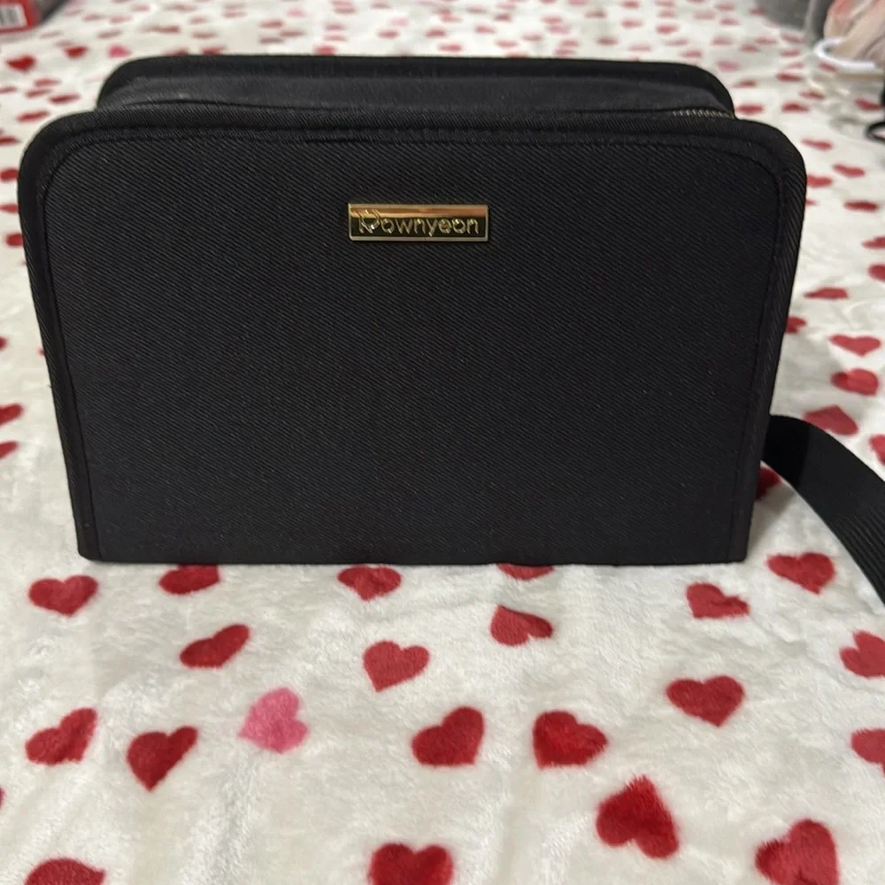 Rownyeon Travel case, organizer! Markers, lipsticks, essential oils & more! New!